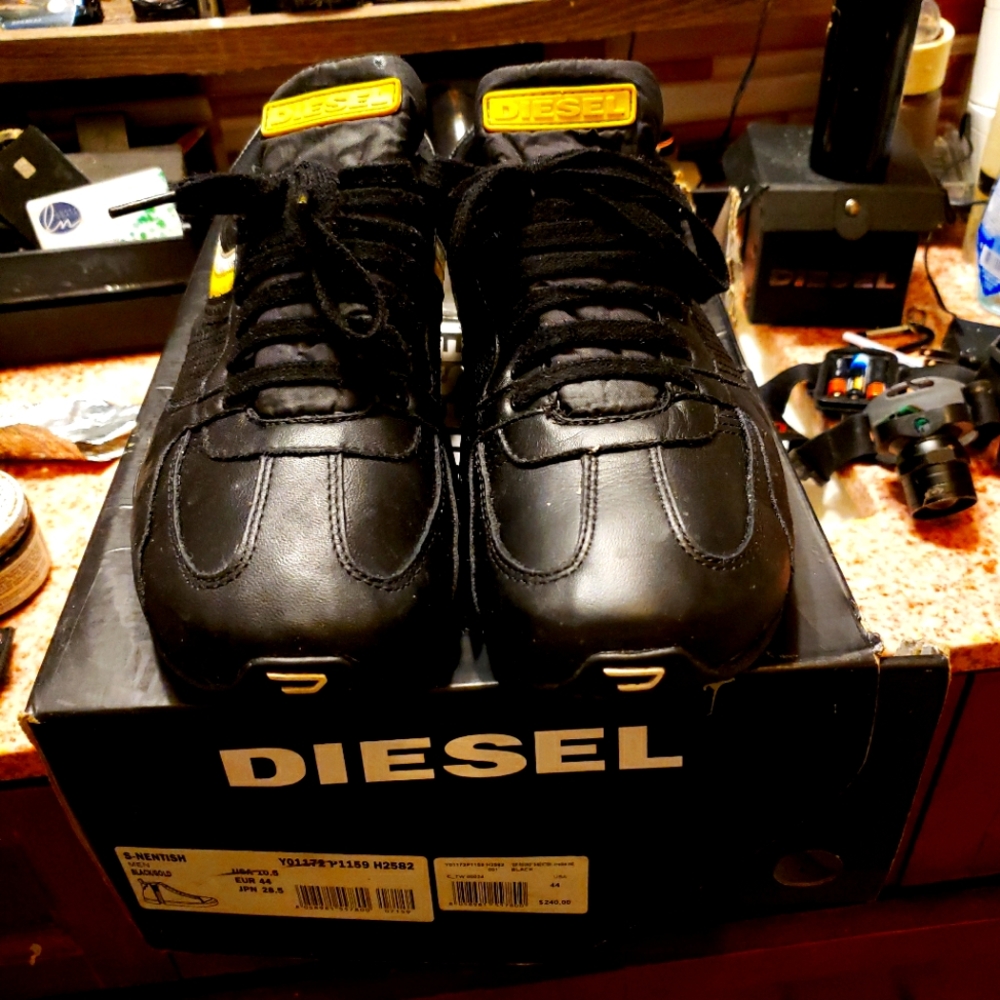 DIESAL TRACK SHOES in excellent condition....